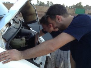 Staff technique en mode diagnostic.